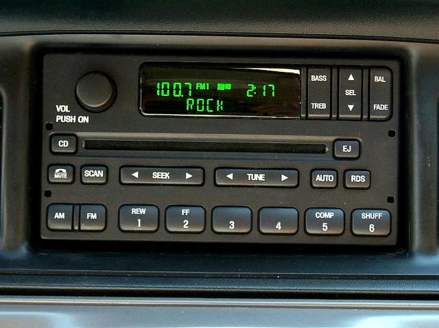 Ford Crown Victoria Stereo Radio